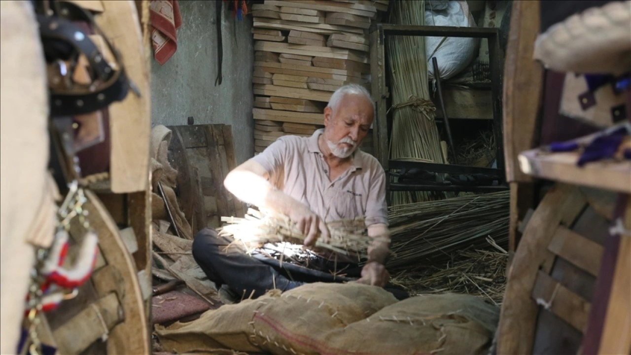 Kahramanmaraş'ta 60 yıllık semerci ustası mesleğini yaşatmaya çalışıyor