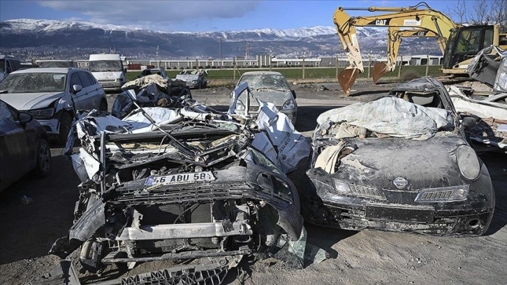 Kahramanmaraş'ta depremde hasar gören araçlar da kaldırılıyor