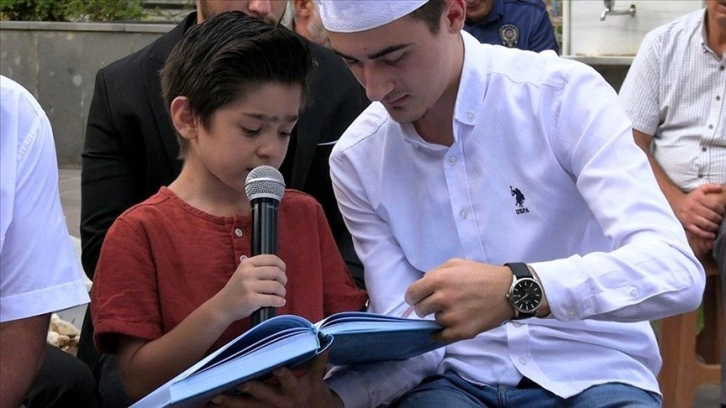 Kahramanmaraş'ta Kur'an okumayı öğrenen şehit çocuğu, babasını şehadetinin 6'ncı yılı