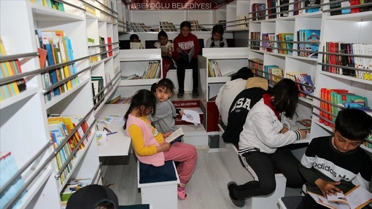 Kahramanmaraş'ta mobil kütüphane depremzede çocukların hizmetinde