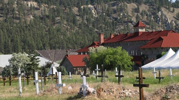 Kanada'da eski yatılı kilise okulunda 14'ü bebeğe ait olabilecek 93 çocuk mezarı bulundu