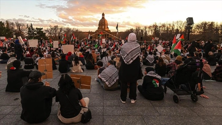 Kanada'da göstericiler, İsrail'in saldırılarına tepki olarak eyalet meclisinde oturma eyle