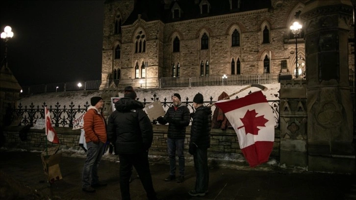 Kanada'da 'Özgürlük Konvoyu' protestocuları gözaltına alınmaya başlandı