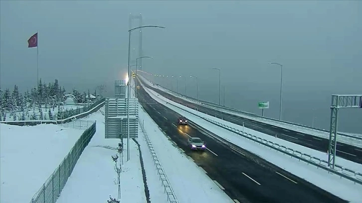 Kar yağışı nedeniyle Osmangazi Köprüsü'nden geçiş için kış lastiği zorunluluğu