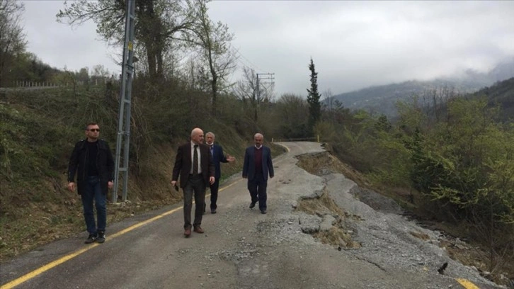 Karabük'te heyelan nedeniyle 2 köy yolu ulaşıma kapandı