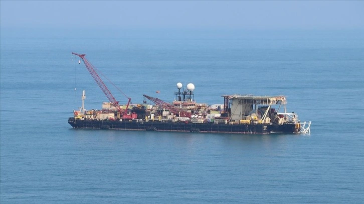 Karadeniz'deki doğal gazı taşıyacak boruların derin sulara serimi başladı