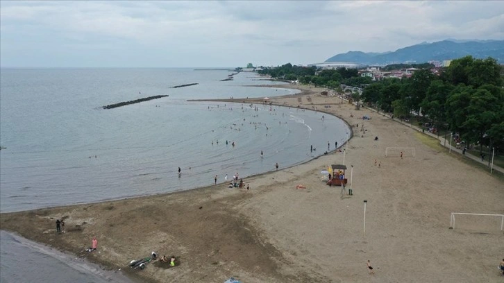 Karadeniz'in incisi Ordu, güvenli plajlarıyla yüzme keyfi yaşatıyor