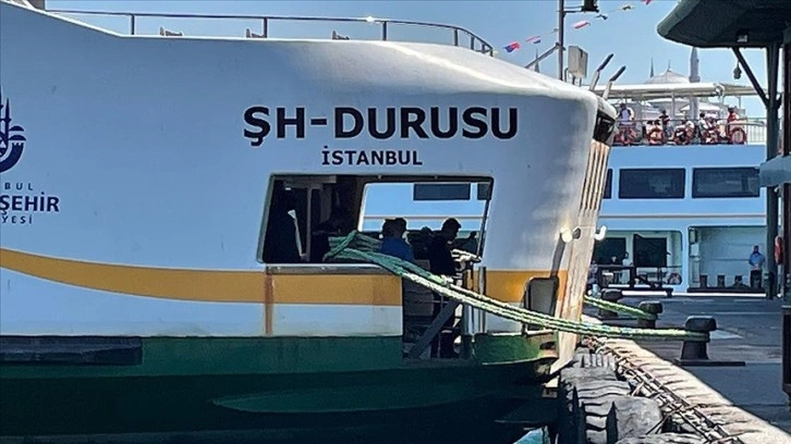 Karaköy'de şehir hatları vapurunun iskeleye çarpması sonucu 7 kişi yaralandı