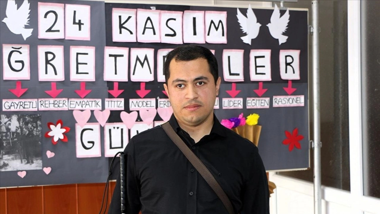 Karanlık dünyasını edebiyatla aydınlatan öğretmen, öğrencilerine ilham oluyor