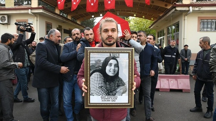 Karkamış'taki terör saldırısında hayatını kaybeden öğretmen son yolculuğuna uğurlandı