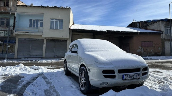 Karla kaplanan Erzurum, Ardahan, Kars ve Ağrı'da soğuk hava etkili