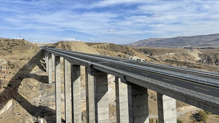 Kars-Erzurum arasındaki Taşlı Güney-2 Viyadüğü hizmete açıldı