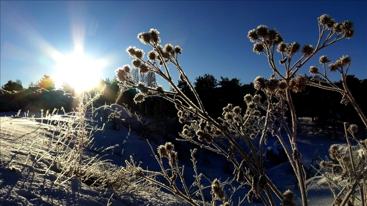 Kars ve Ardahan'da soğuk hava etkisini s&uuml;rd&uuml;r&uuml;yor