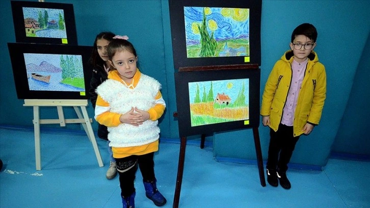 Kars'ta çocuklar 'Van Gogh' tarzıyla hayallerini tuale aktardı