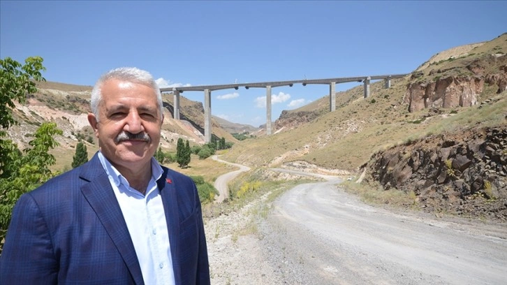 Kars'ta yapımı süren 120 metre yüksekliğindeki viyadükte sona doğru
