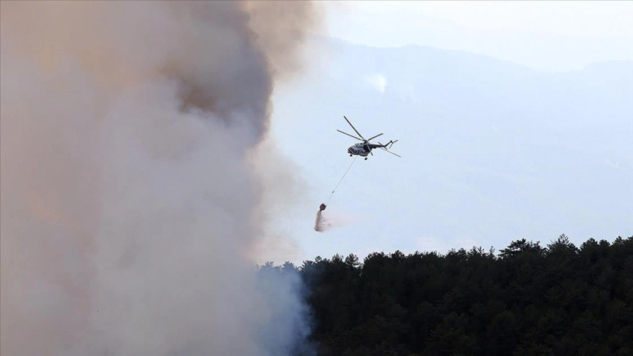 Kastamonu-Karabük sınırındaki iki orman yangınına müdahale sürüyor