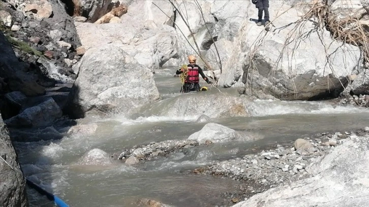 Kastamonu'da selde kaybolan gencin bulunması için çalışmalar sürüyor