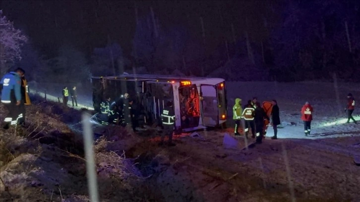 Kastamonu'da yolcu otobüsünün devrildiği kazada 4 kişi öldü