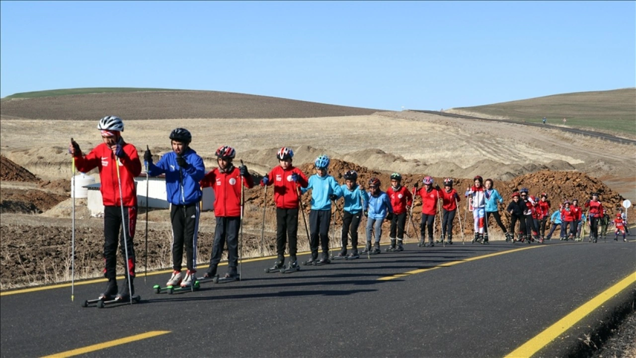 Kayaklı koşu sporcularının "kar beklentisi"