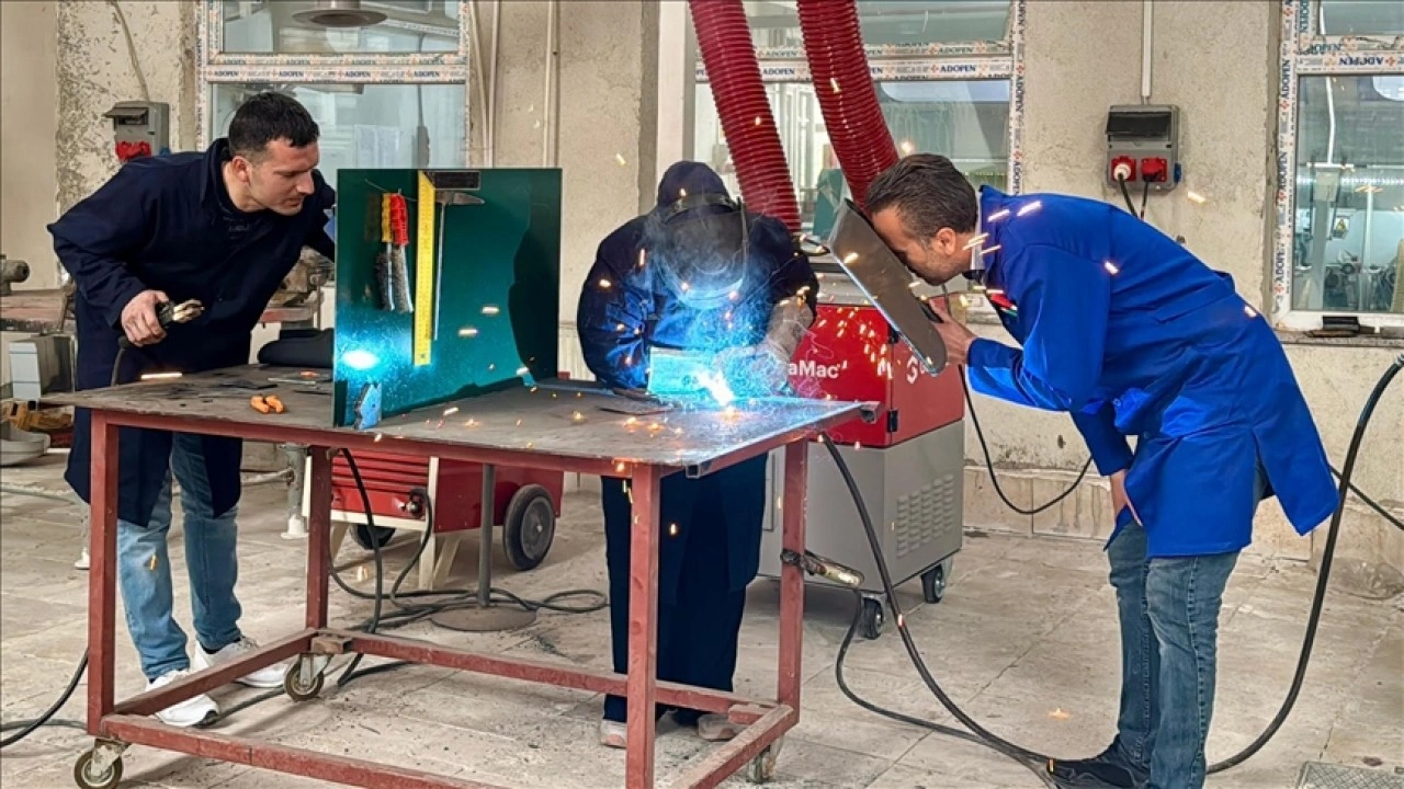 Kaynakçılığı öğrenen kadınlar kendilerine yeni iş alanı oluşturdu