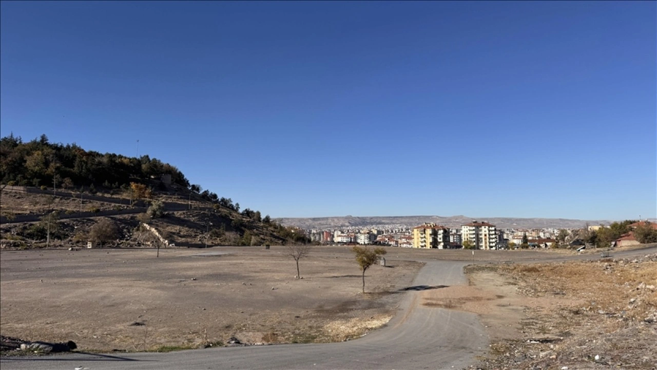 Kayseri'de bit pazarı kurulan alanın altında antik hipodrom olduğu belirlendi