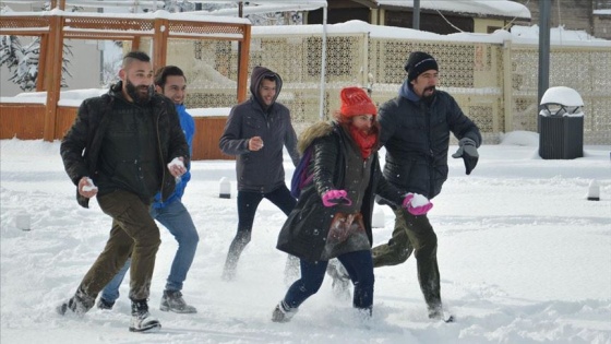 Kayseri&#039;de &#039;kar topu savaşı&#039; etkinliği