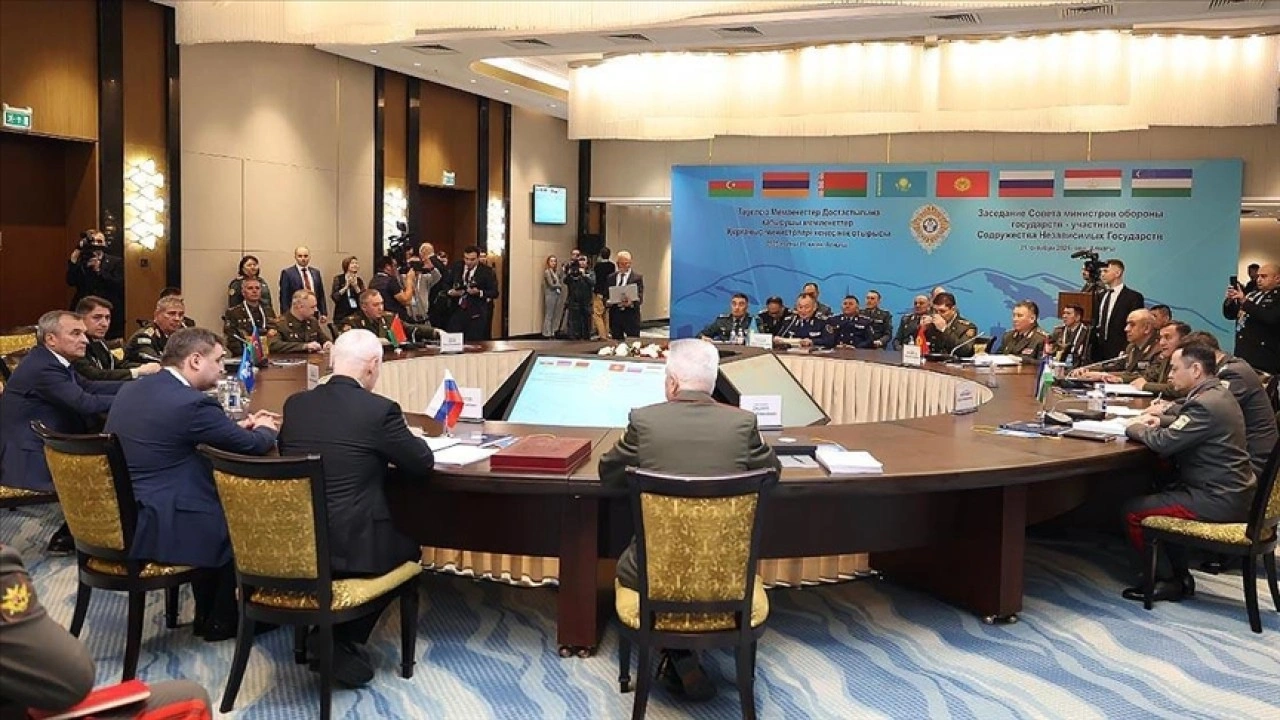 Kazakistan'da BDT üyesi ülkelerin savunma bakanları toplandı