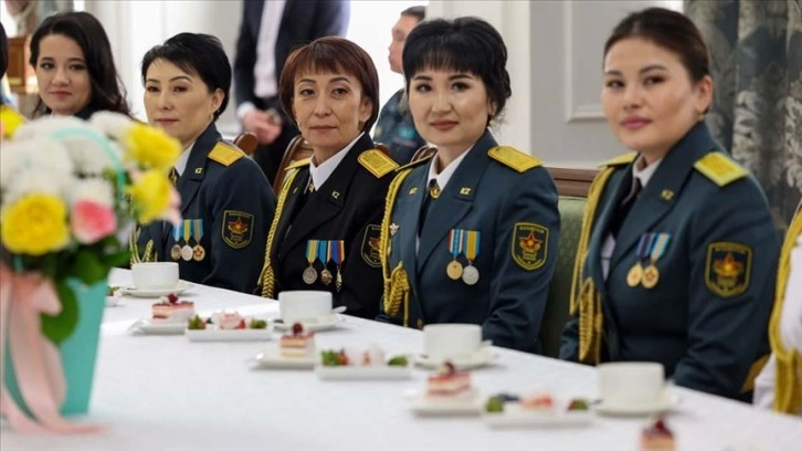 Kazakistan ordusunda 12 binden fazla kadın görev yapıyor