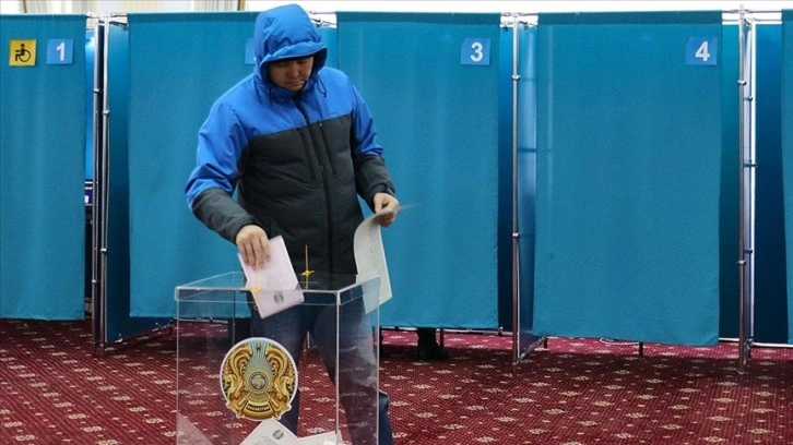 Kazakistan’da Meclis ve yerel meclis seçimlerinde oy verme işlemi başladı