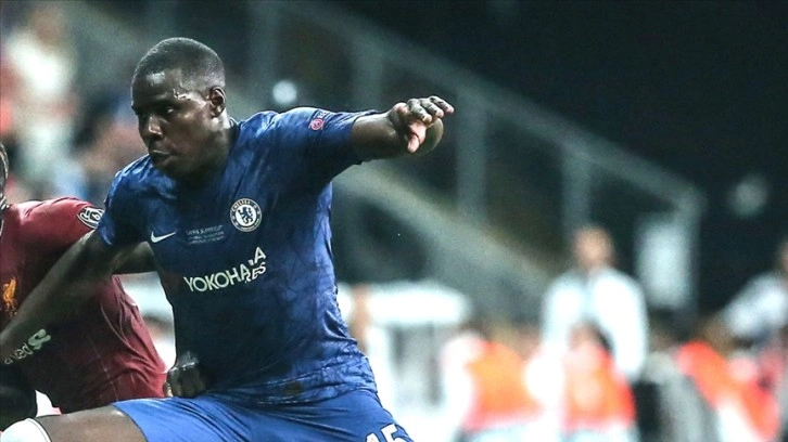 Kedisine eziyet eden futbolcu Zouma hakkında soruşturma başlatıldı