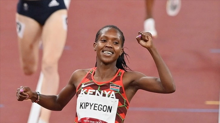 Kenyalı atlet Faith Kipyegon, kadınlar 1500 metrede dünya rekoru kırdı