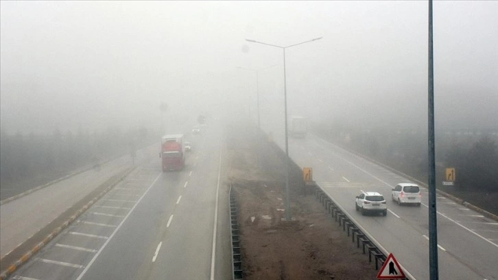 'Kilit kavşak' Kırıkkale'de yoğun sis etkili oluyor