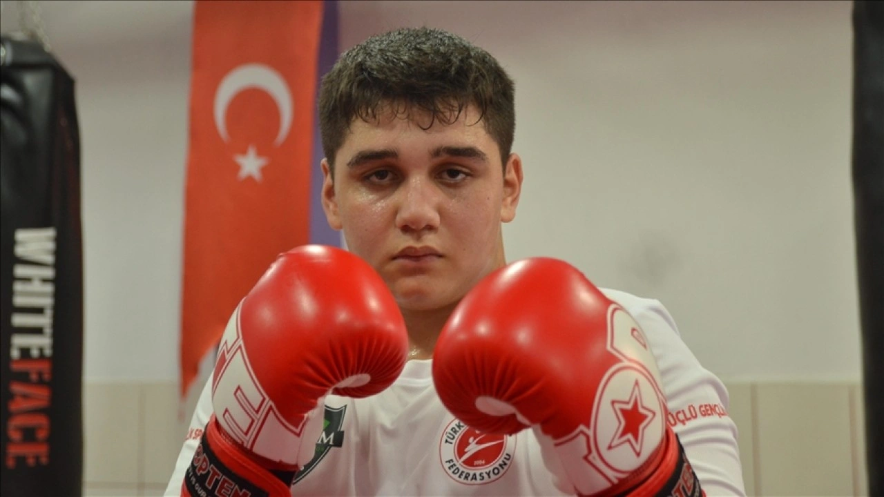 Kilo vermek için başladığı kick boksta Türkiye şampiyonu oldu