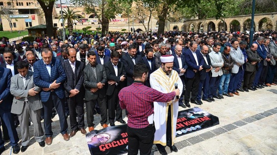 Kimyasal saldırıda hayatını kaybedenler için gıyabi cenaze namazı