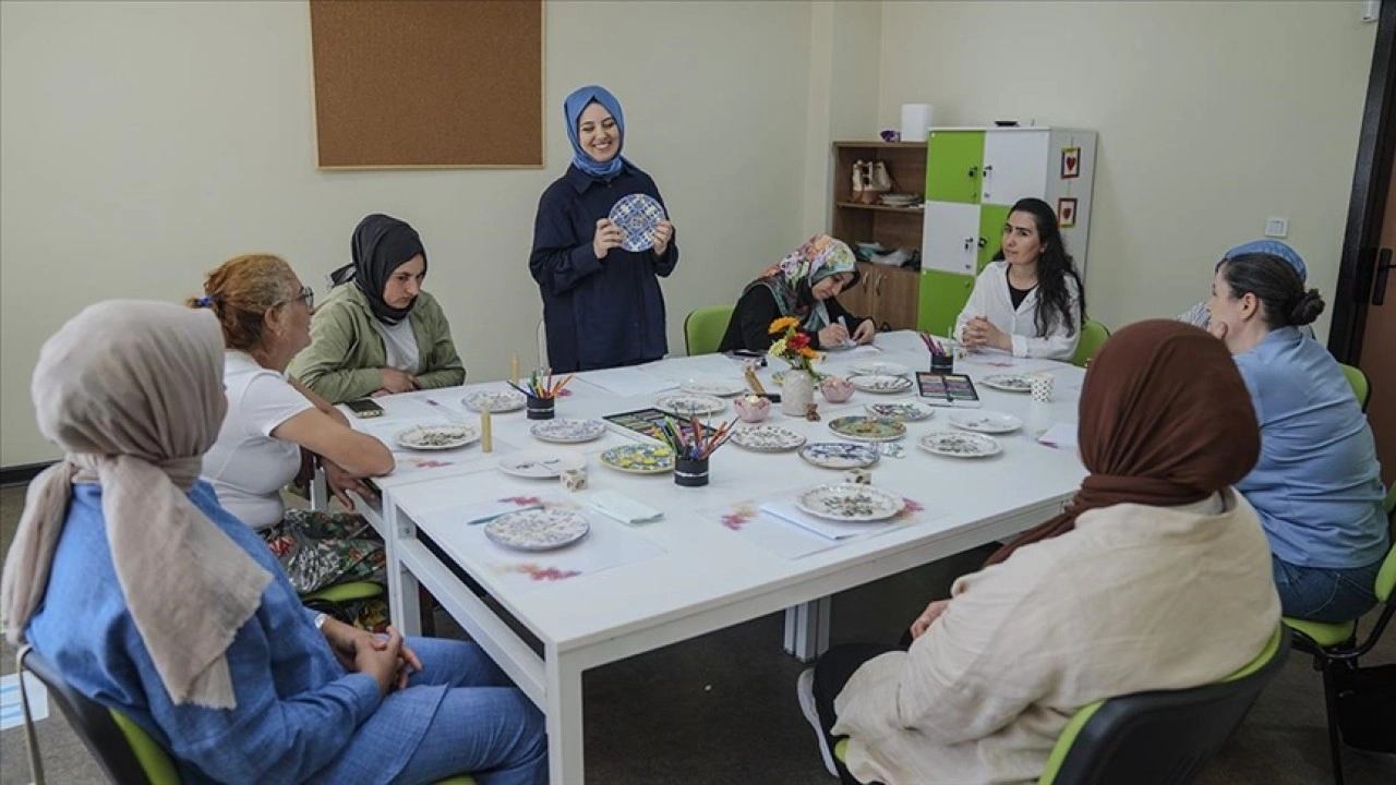 Kintsugiden ilham alan terapi yöntemiyle engelli annelerinin yaraları onarılıyor