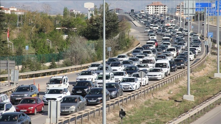 Kırıkkale'de bayram tatilinin son gününde dönüş yoğunluğu devam ediyor