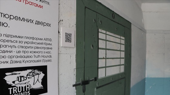 Kırımlı tutukluları anmak için alt geçit &#039;hapishane koridoruna&#039; çevrildi