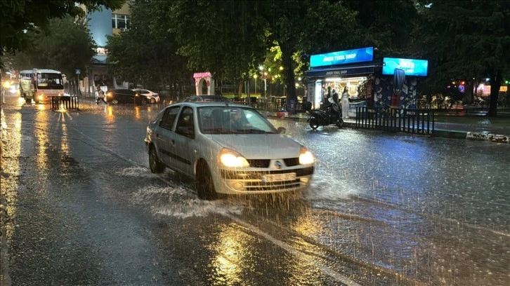 Kırklareli için gök gürültülü sağanak uyarısı