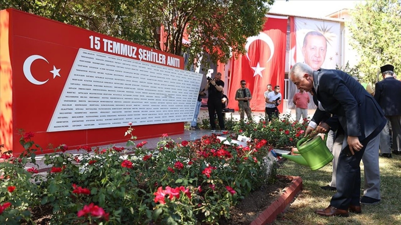 Kırklareli'nde 15 Temmuz şehitleri anısına 253 gül fidanı dikildi