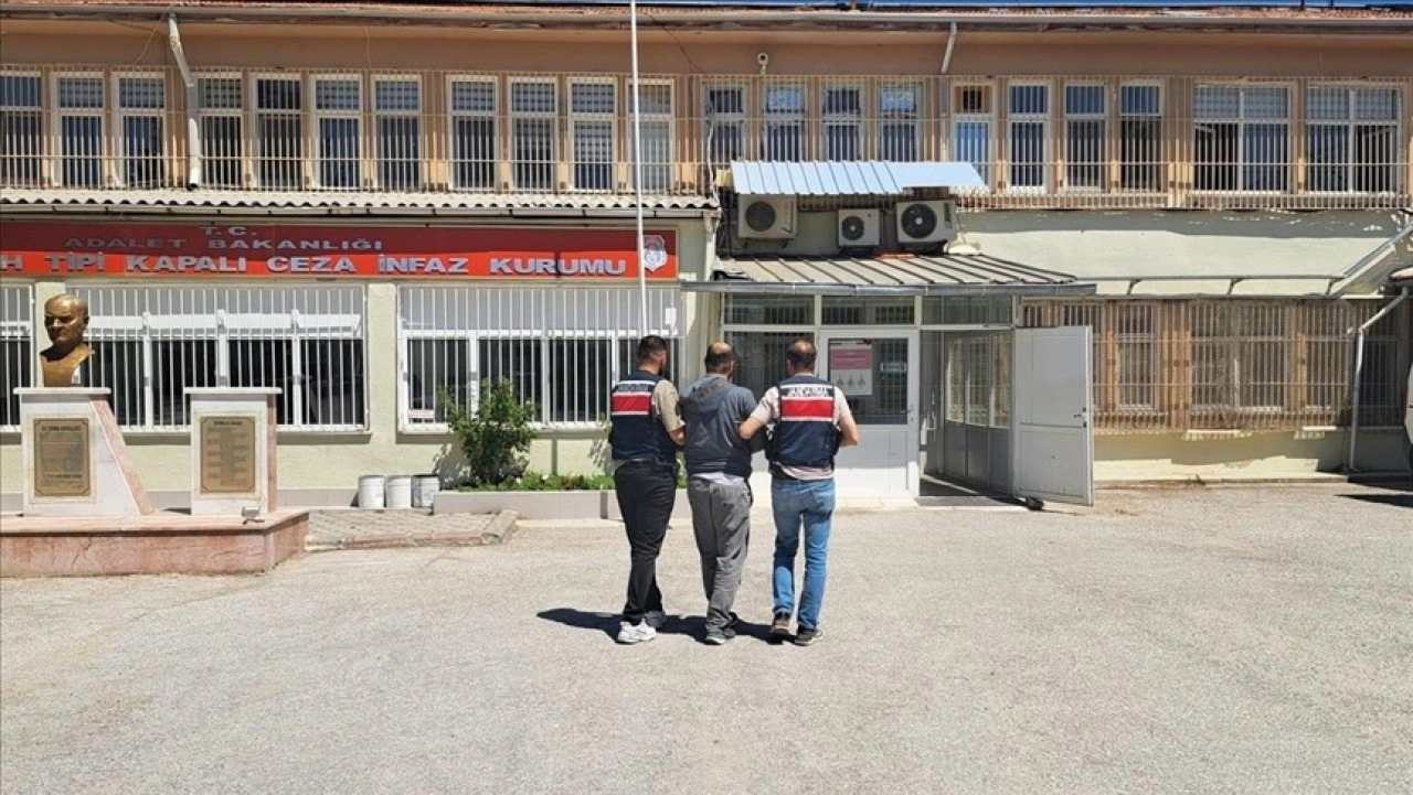 Kırmızı bültenle aranan şüpheli Eskişehir'de yakalandı