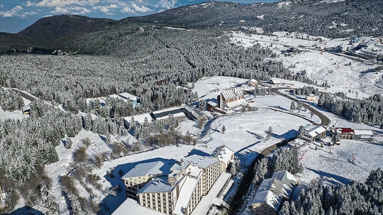 Kış turizmi merkezlerinden Uludağ'a yağan kar rezervasyonlara hareketlilik getirdi