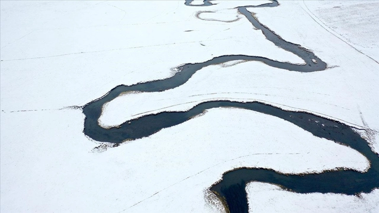Kışın donmayan ve göz kamaştıran menderesler hayvancılığa katkı sağlıyor