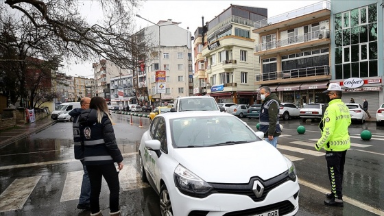 Kısıtlamaları ihlal eden 21 bin 495 kişi hakkında işlem yapıldı