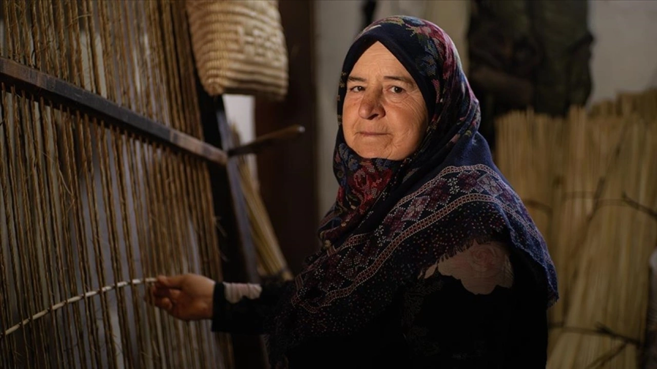 Kispetin yareni zembili 62 yıldır pehlivanlar için dokuyor