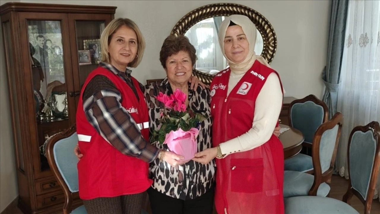 Kızılay Kocaeli İl Kadın Kolları Başkanlığından Öğretmenler Günü ziyareti