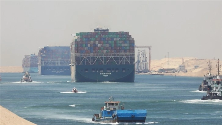 Kızıldeniz ile Süveyş Kanalı'nın ticari gemi trafiğine kapatılması navlun bedellerini yükselteb