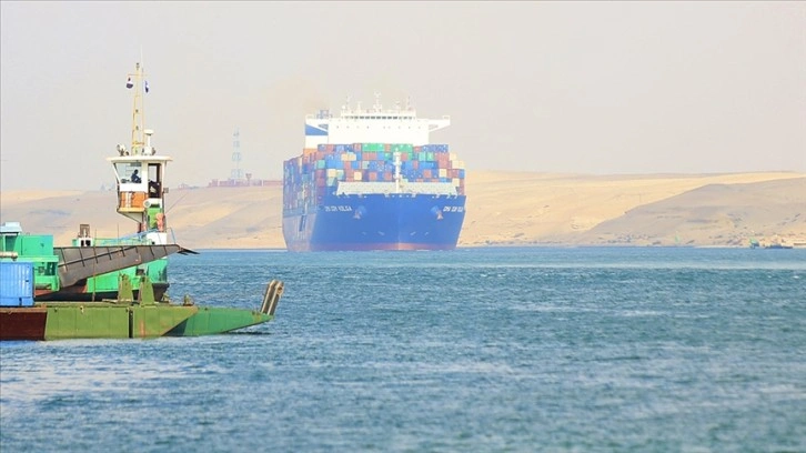 Kızıldeniz'de konteyner geçişleri yarıdan fazla azaldı, LNG ticareti durma noktasına geldi