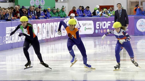 Kızlar sürat pateninde 2 altın madalya da Rus sporcu Rasskazova'nın