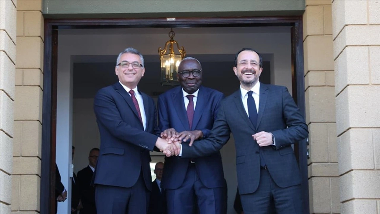 KKTC Cumhurbaşkanı Erhürman ile GKRY Lideri Hristodulidis ara bölgede görüştü