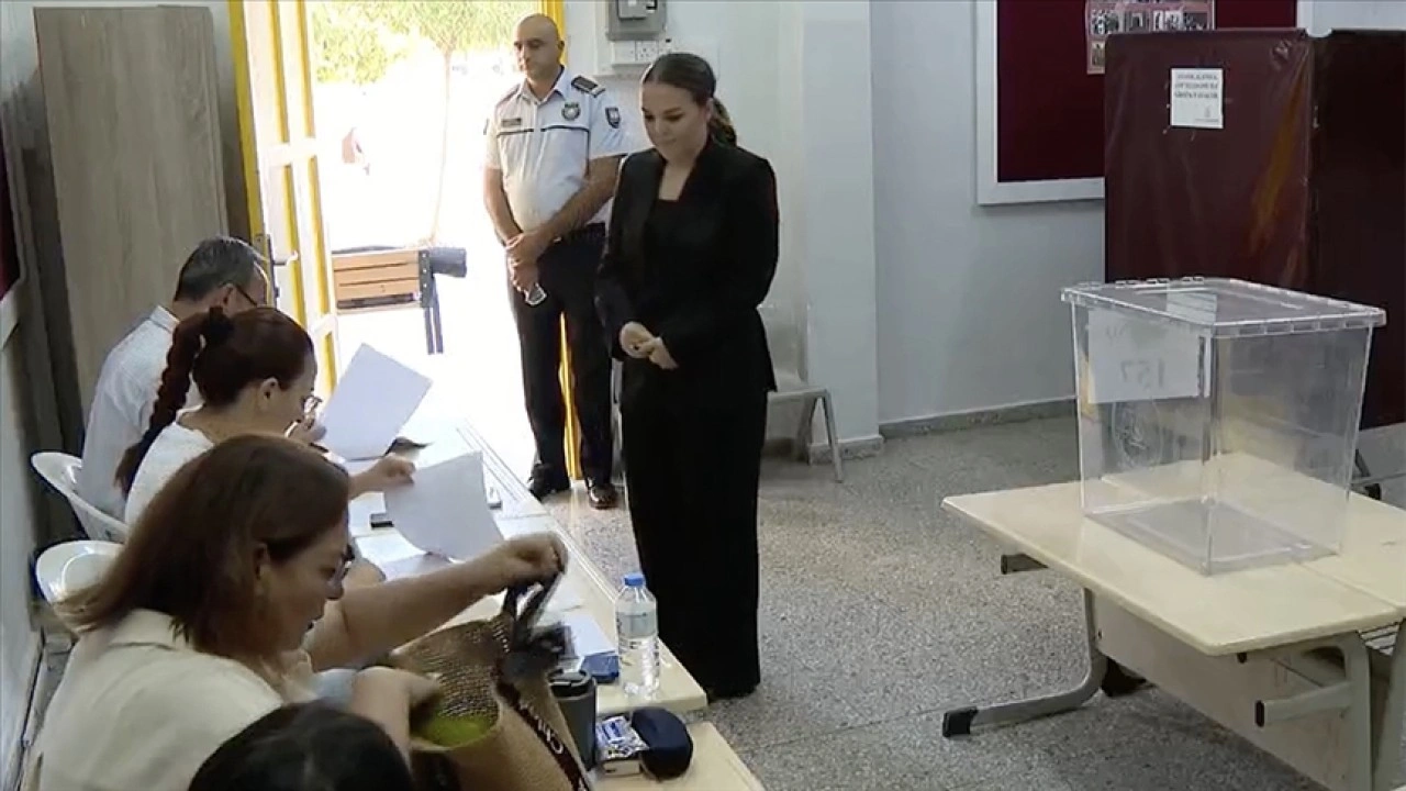 KKTC'de cumhurbaşkanı seçiminin ilk turu için oy kullanma işlemi başladı